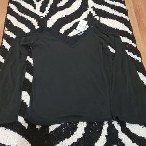 Nwts- Fashion Nova black cold shoulder top Sz M